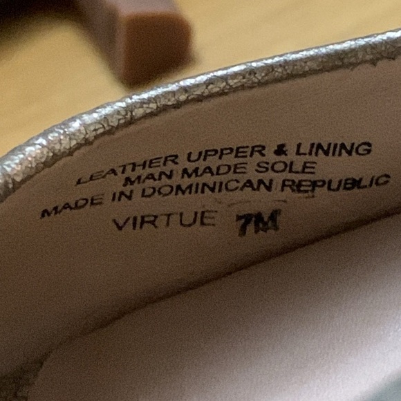 Nurture by Lamaze "Virtue" Gold Genuine leather open toe heels pumps Size 7M EUC - Picture 9 of 10